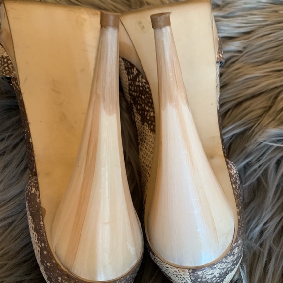 Shoe - Picture 6 of 7